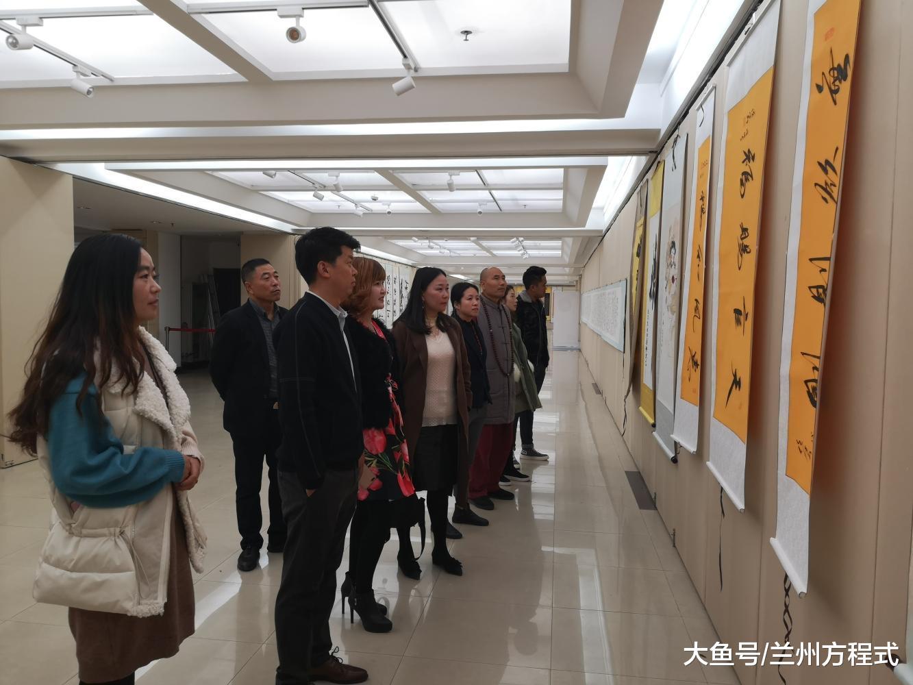 慈善义卖交流书画展在兰州举办