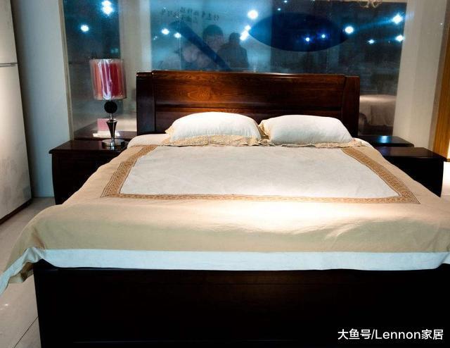 如今卧室都不买大床了, 都流行用这种替代, 实用又好看