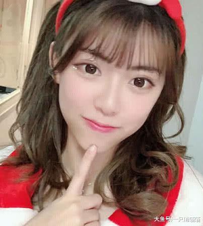 周淑怡晒圣诞写真照, “对A”秒对“对B”? 网友: 我不认识她!