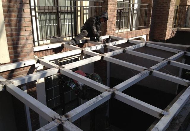 天井封顶改成阳光房, 物业跑来制止我, 这不是嫉妒吗?