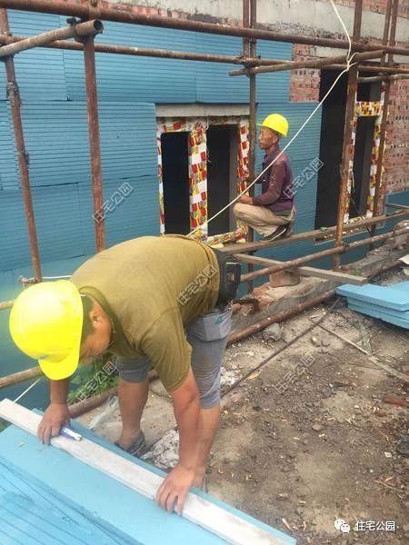 农村盖别墅, 北京小伙用挤塑板做外墙保温, 不用空调家里冬暖夏凉