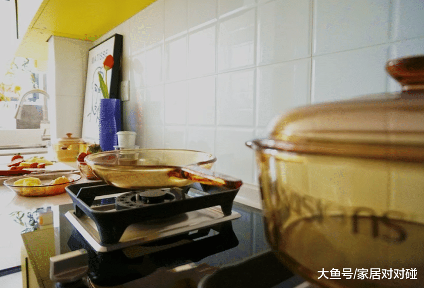 40㎡小蜗居, 媳妇坚持在床头顶面设吊柜, 入住后才知实用! 真机智