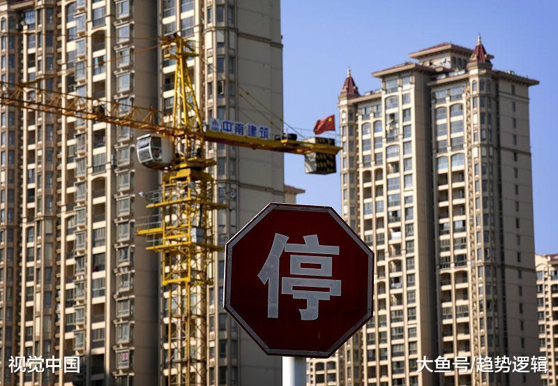 县城青年的非典型现状: 有车有房有工作, 全家负债还月供