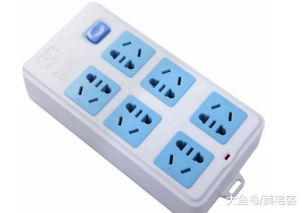 插排上的红色按键, 没事别瞎按! 听专家一解释, 才知用处这么大!