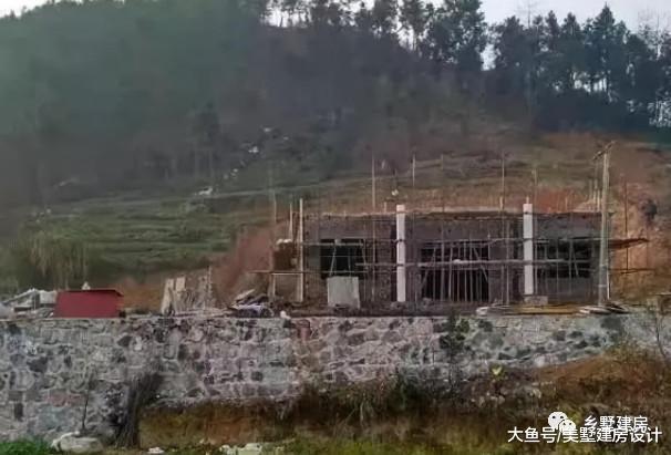 小伙花40万建的农村别墅, 主体刚完工, 邻居却说这是要玩命啊?