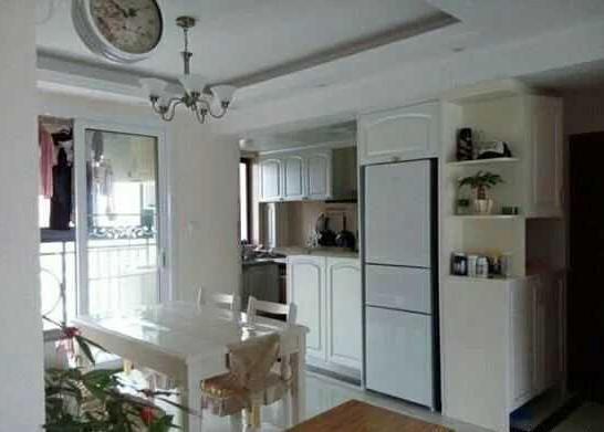 婆婆愛干凈, 每天把屋子收拾特干凈, 一家6口人很溫馨