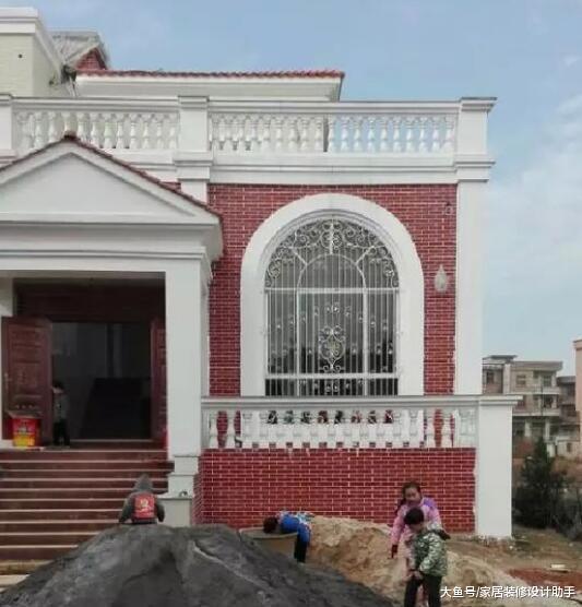 游子回农村老家狂砸50万建别墅, 九阶入户台阶成笑柄, 羞的不敢回家