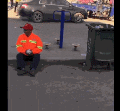 环卫工大叔抱着一只小奶狗, 并掏出十块钱: 你愿意收养它吗?