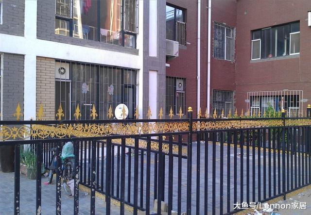 为何有钱人买房都直接选一楼? 内行人透露实情, 懊悔我家没早知道