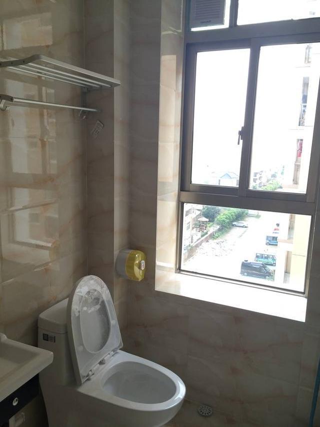 基装已经完工, 坐等家具入场, 老丈人最喜欢阳台开阔的视野