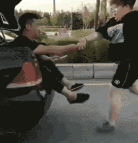 爆笑GIF: 妹子, 原来你能像风一样疾驰啊