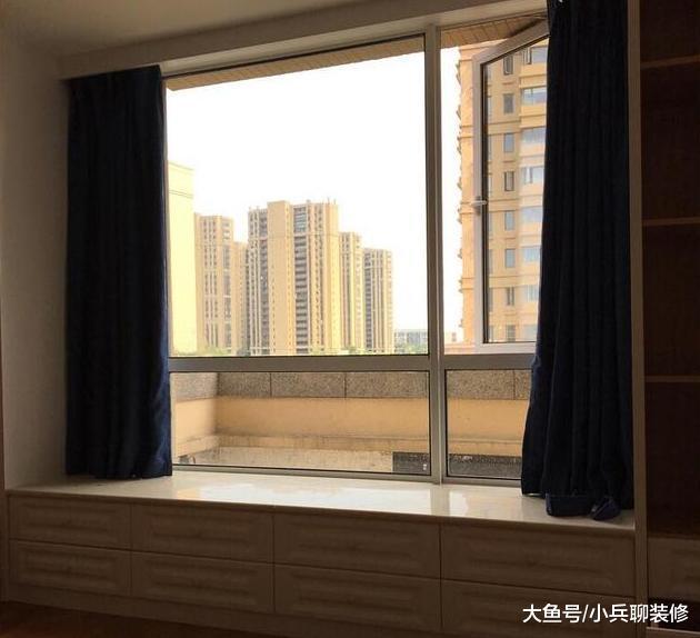朋友18万装修新房, 家具进场就等入住了, 头一次见窗帘这么挂的!