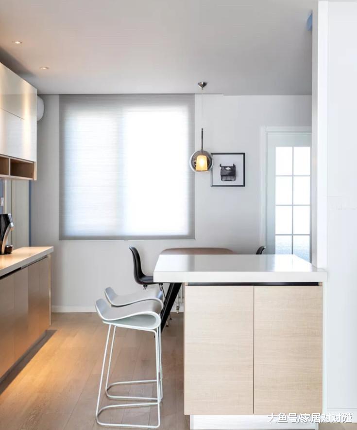 老公坚持客厅屋顶“铺地板”, 个性极了! 阳台垫高更实用, 晒晒!