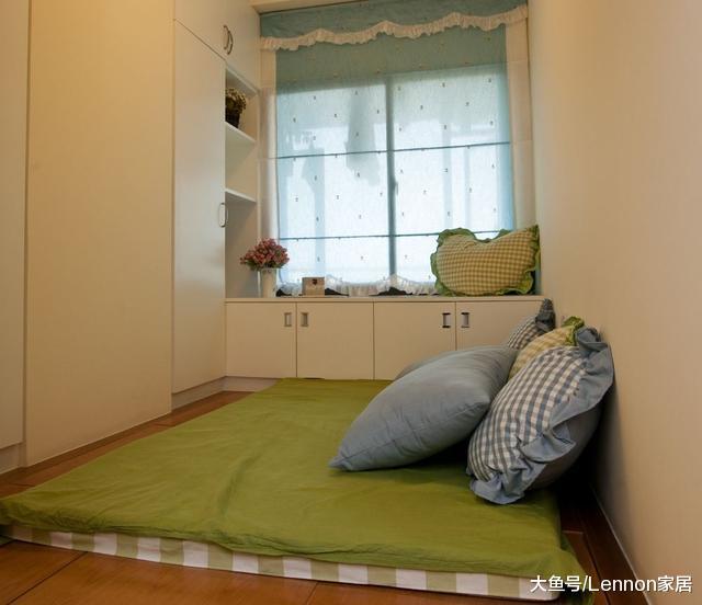 如今卧室都不买大床了, 都流行用这种替代, 实用又好看
