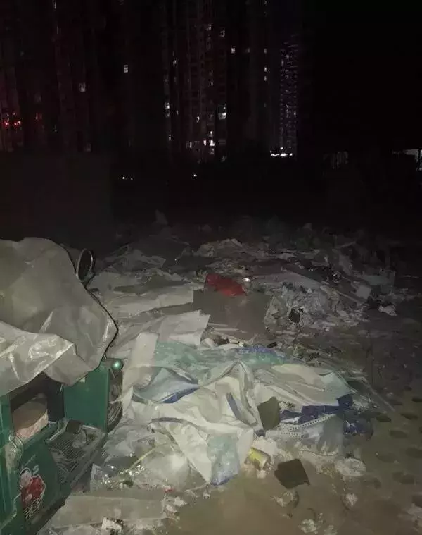 合肥这些小区被物业坑惨了! 垃圾遍地、房子贬值 你怎么看?