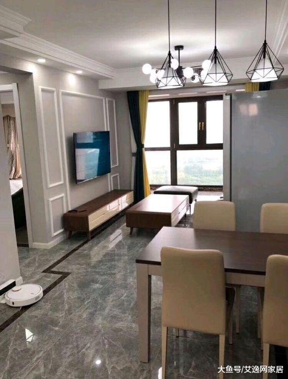 86㎡新房, 老婆坚持不吊顶, 石膏线条简单点缀, 邻居反而拍手叫好