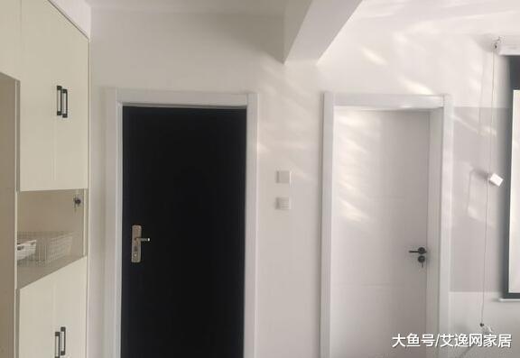 老公坚持客厅装个投影仪, 硬是不装电视墙! 自创家庭小影院