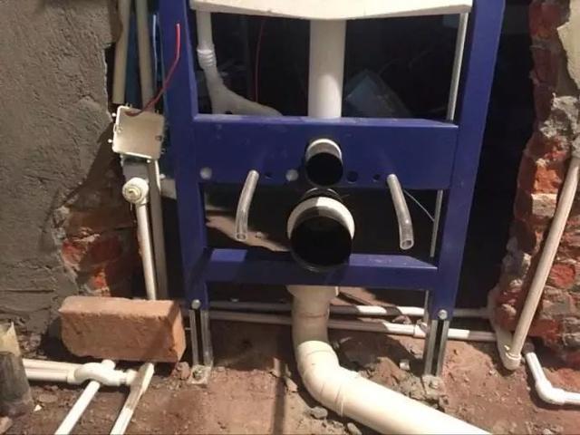 选择什么样马桶适合? 首席安装师傅吐槽: 各类高富帅、屌丝马桶利弊