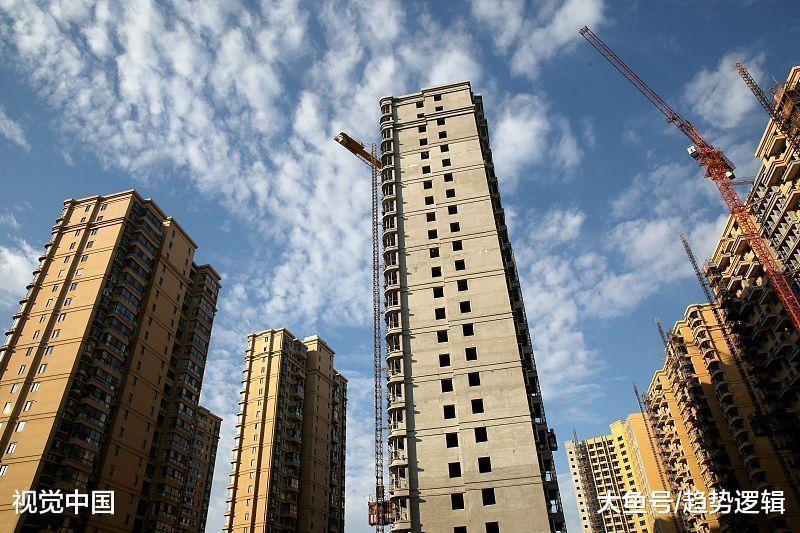 降价潮下冰与火: 炒房客3套房卖不动很焦虑, 刚需觑准时机想入市