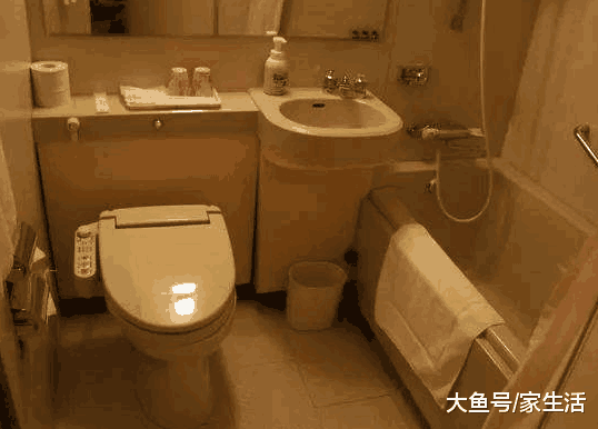日本卫生间空间那么小, 如何做到有浴缸马桶? 看完感叹太聪明了