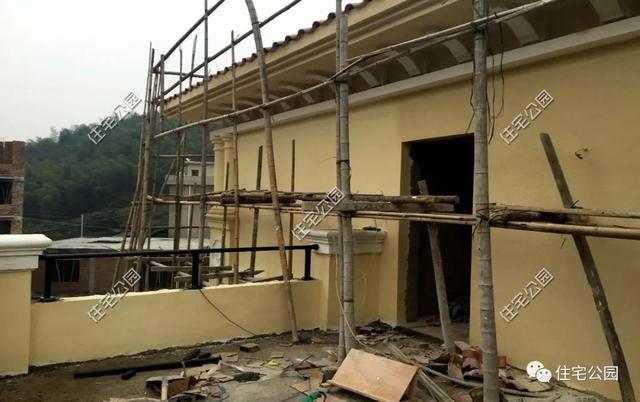 湖南70后为创业5年未归家, 深圳打拼20年, 终200万农村建最美别墅