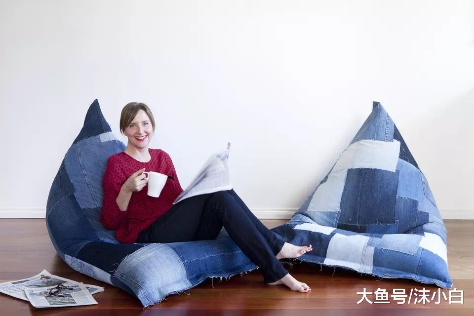 旧牛仔裤不要扔! 看邻居“抢”回家几剪刀成这10样, 立省一笔钱!