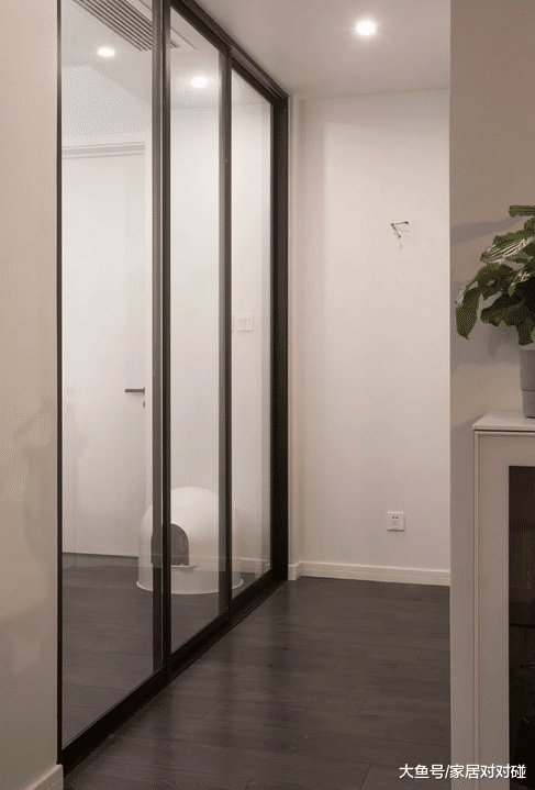 装修时, 老公坚持主卧不买床, 入住一年才知明智! 忍不住晒晒全屋