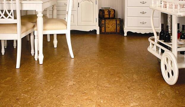 别再被售货员忽悠了, 木质地板里“猫腻”多!