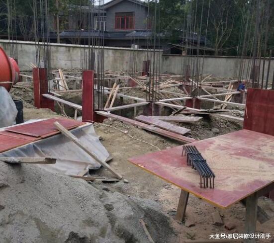 自己设计建造一栋三层小洋房, 苦了背井离乡出来讨生活的工人师傅