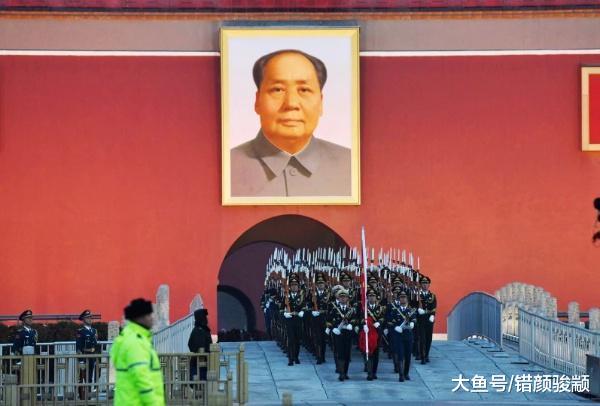 迎着新年第一缕阳光 见证2019年第一次升国旗仪式庄严时刻