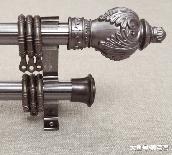 商家提醒你: 窗帘用罗马杆好还是轨道杆好? 太多家庭选错了!