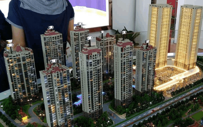 以前要排队抢, 现在从1.5万每平降到9千, 看房却寥寥无几