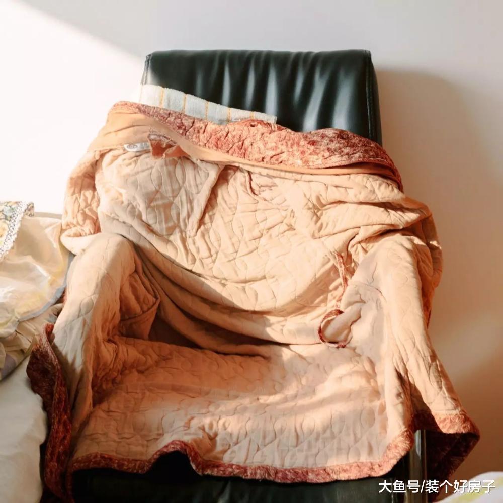 68㎡小两居, 改下桌子和墙面, 就多出一个独立餐厅!