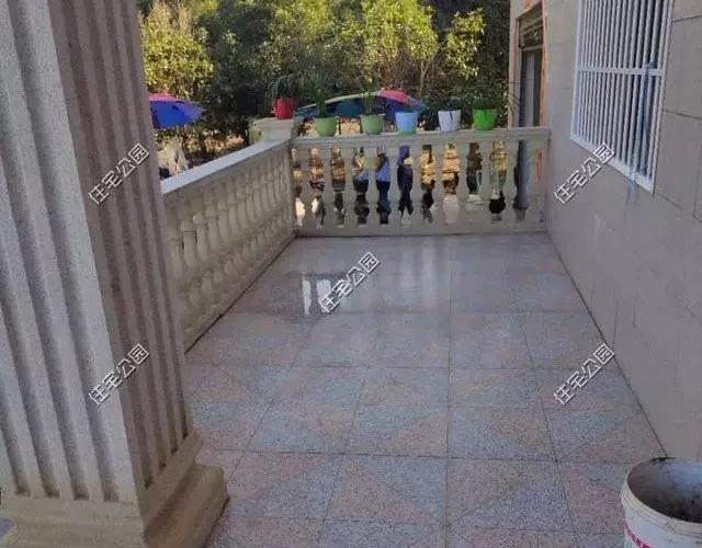 湖南农村40万自建房, 平层加阁楼美观又实用, 就是防盗窗太尴尬?