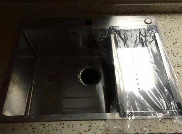 花100万买45平蜗居, 厨房只有拳头大, 厕所可能你都没见过!