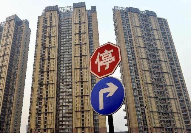 房价下跌老百姓拍手叫好, 开发商却遭遇寒冬, 将破产倒闭一大批?