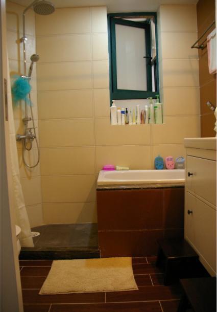 60平小家住进一家四口, 阳台榻榻米能当一间房, 日子过得有滋有味