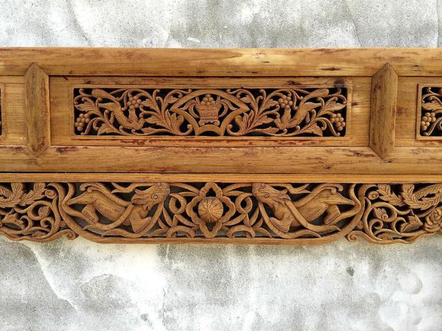 心痛! 雕花手艺真失传了, 如今这种木材的雕花价值百万! 你家有吗