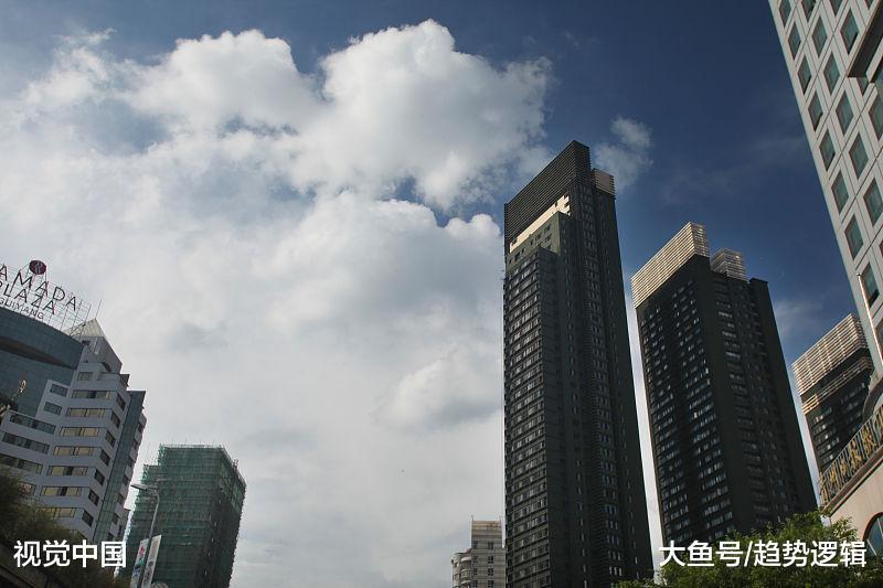 降价潮下冰与火: 炒房客3套房卖不动很焦虑, 刚需觑准时机想入市