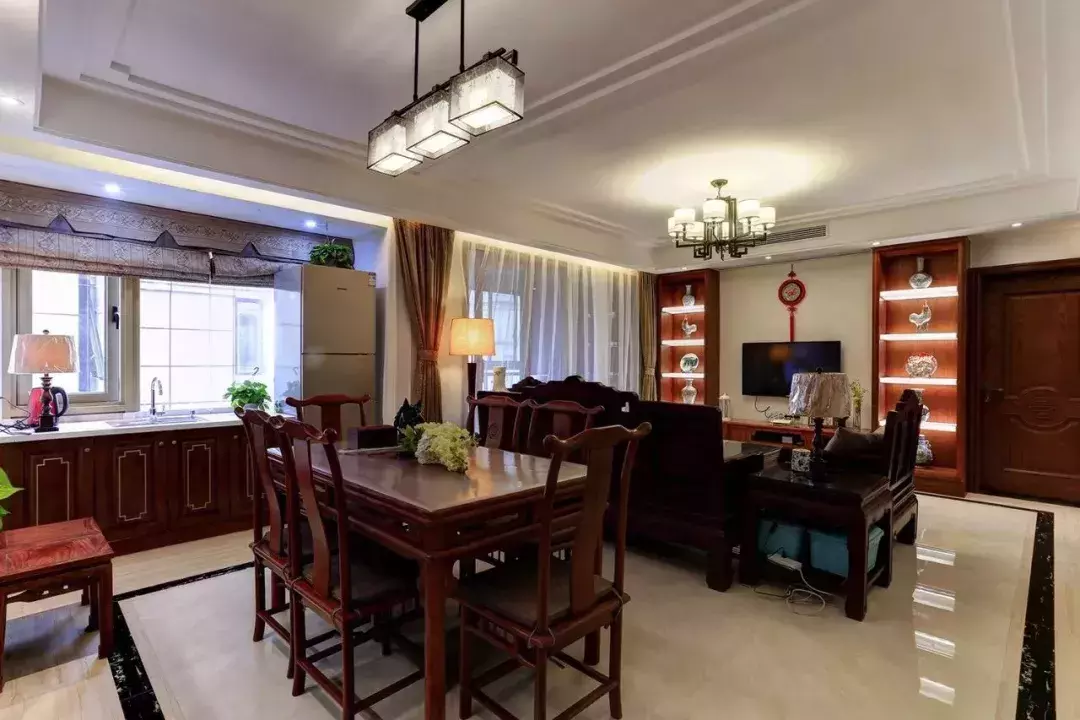 135平的中式风四居室, 爱上了这些红棕木色的家具