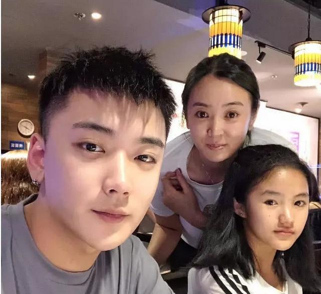 跳海男孩崔晋刚跟妹妹告白又和最萌身高差女友大秀恩爱