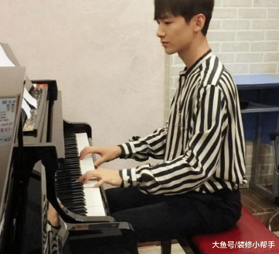 参观白敬亭的房子, 要不是有一台钢琴, 就跟普通人房子没区别