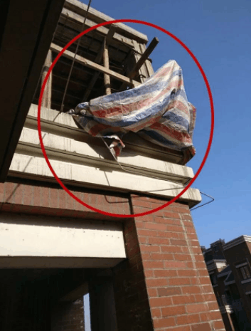 合肥又一小区违建被投诉, 业主为了加盖, 无视安全问题!