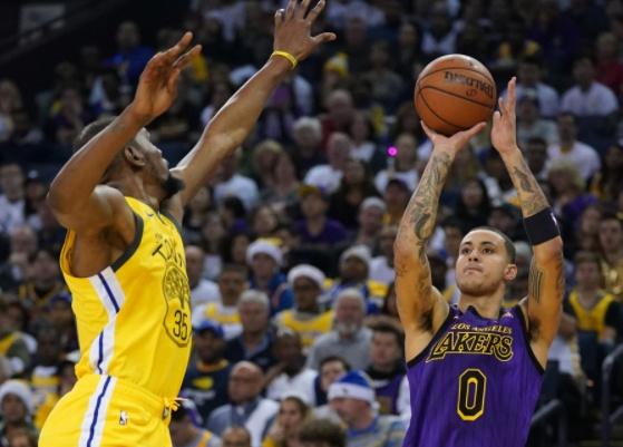 湖人防死库里, 包夹杜兰特! 库里偷听战术, 也无法掩盖低迷!