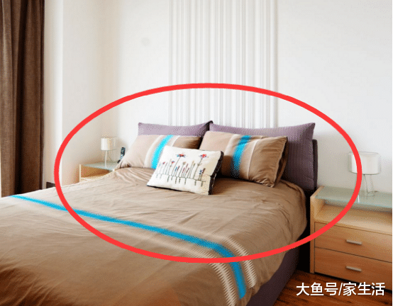 卧室床头柜切记不能这样摆放, 预示夫妻关系有变, 幸亏师傅提醒我