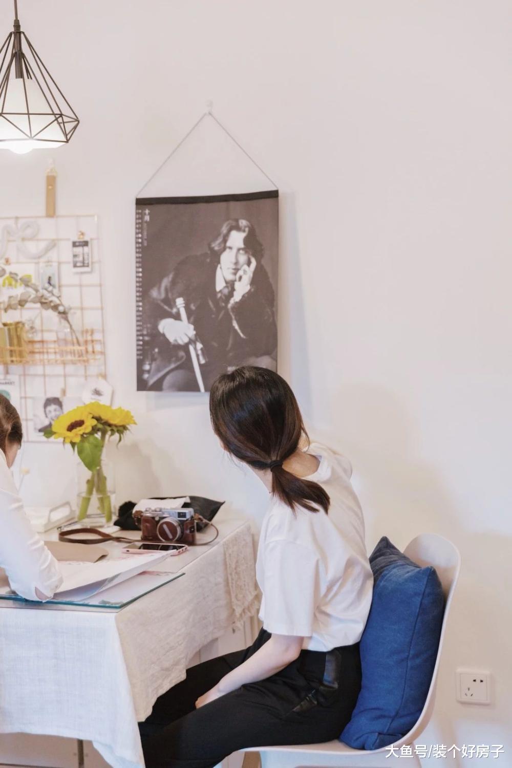 68㎡小两居, 改下桌子和墙面, 就多出一个独立餐厅!