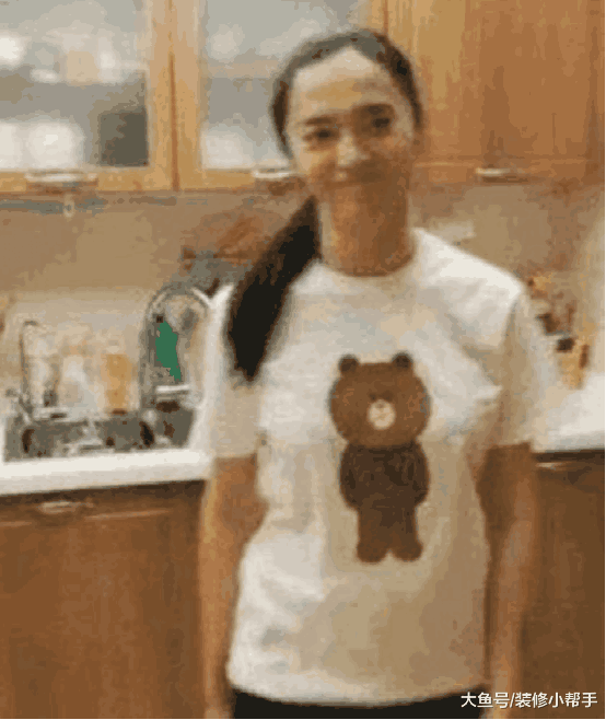 姚晨婚后的豪宅: 内部装修很简单, 满墙壁挂满了跟老公的合照