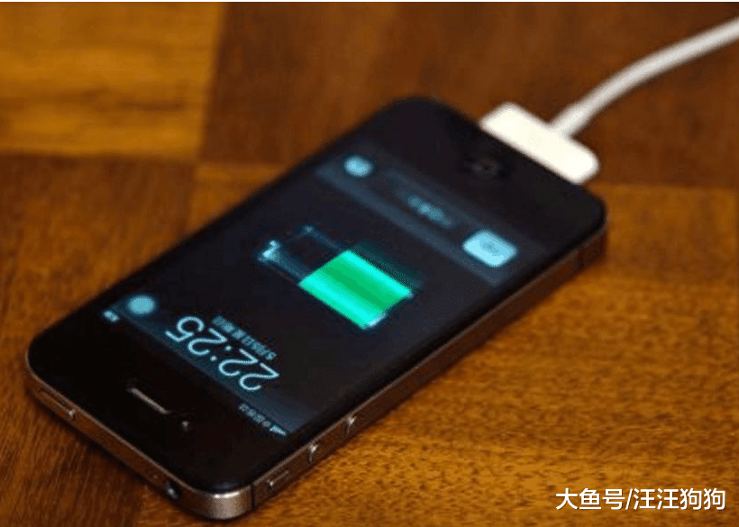 未来手机长什么样, 有的像一张卡片, 有的像可挂在手腕上的大手表