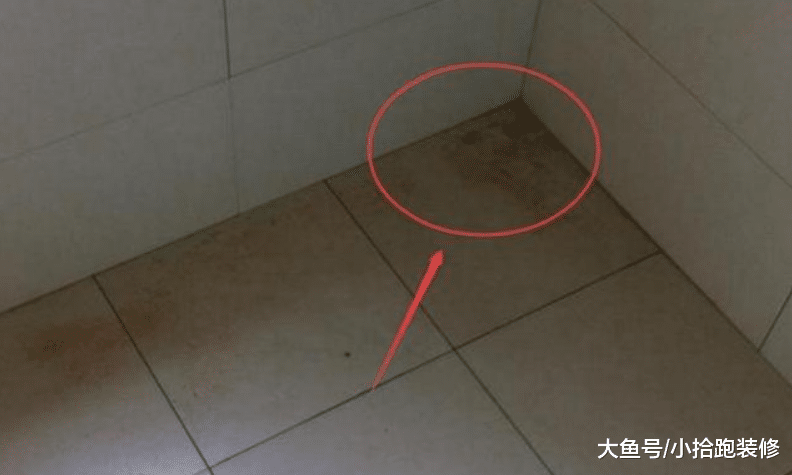 瓷砖污渍连保洁都没办法, 而当泥工过来后, 却给出这个建议