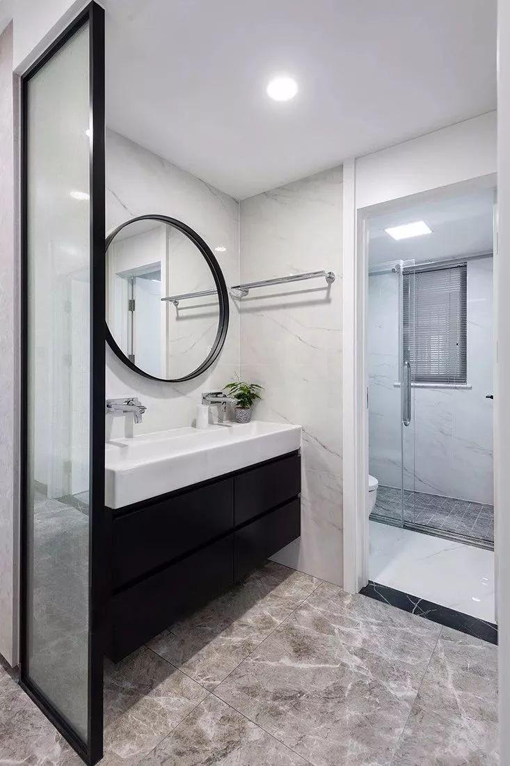 卫生间的毛巾往哪挂?